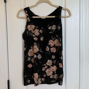 A Pea in the Pod nursing tank